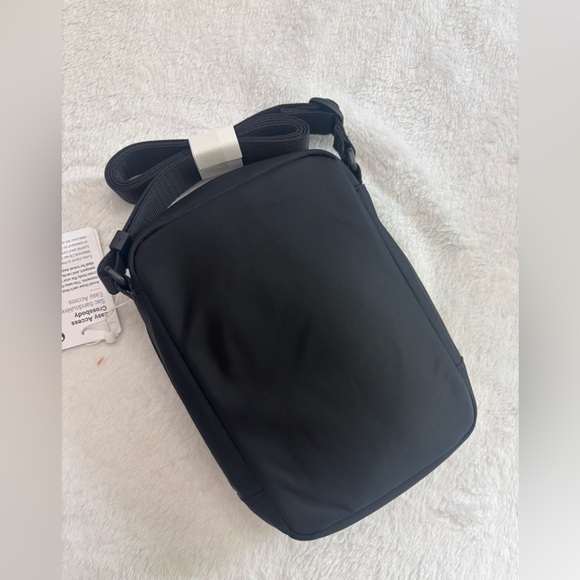 Lululemon Easy Access Crossbody Bag 1.5L NWT - Picture 3 of 5